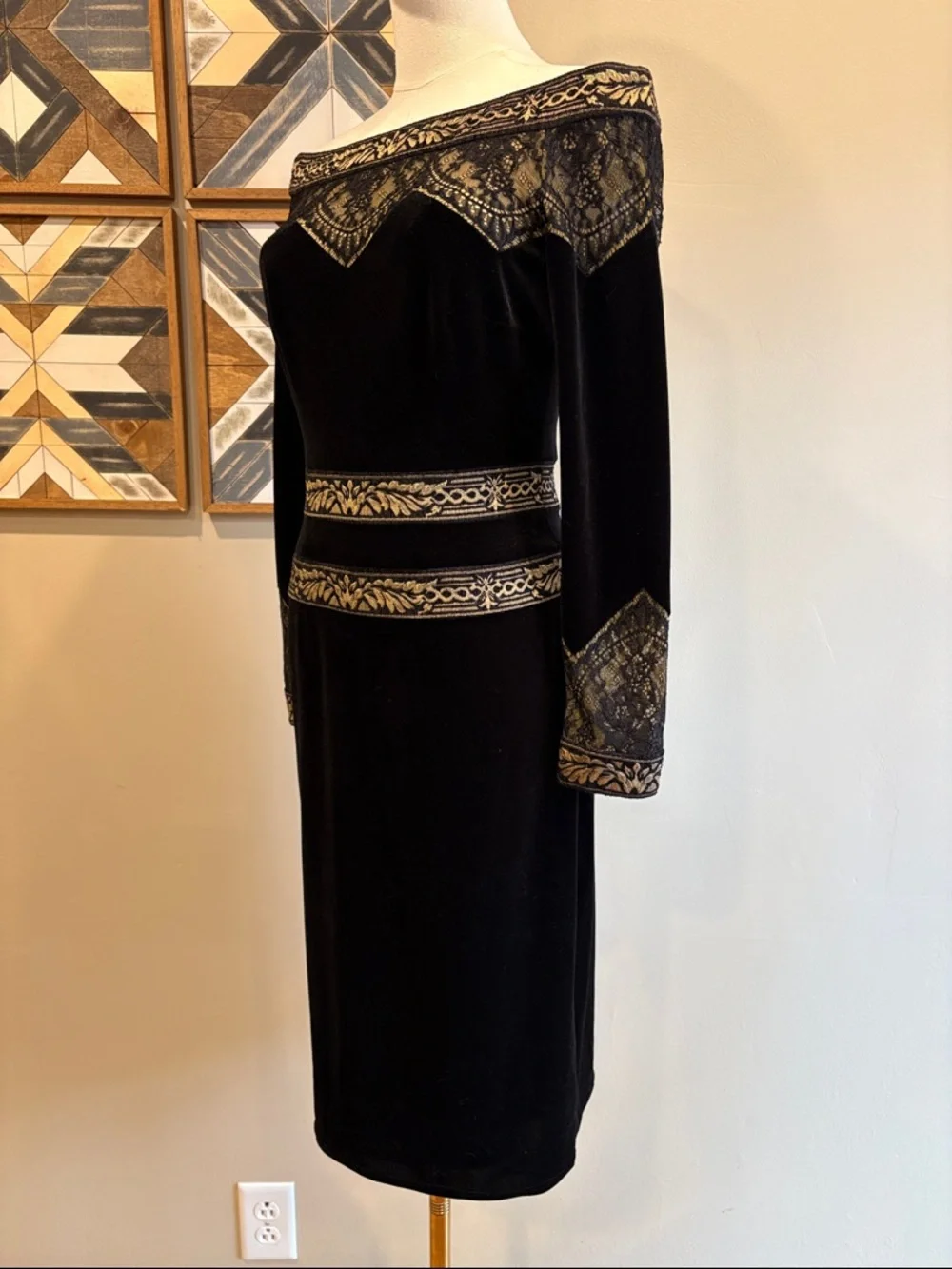 Tadashi Shoji Black Velvet Lace Long Sleeve Off-Shoulder Dress size 0 - Picture 3 of 12